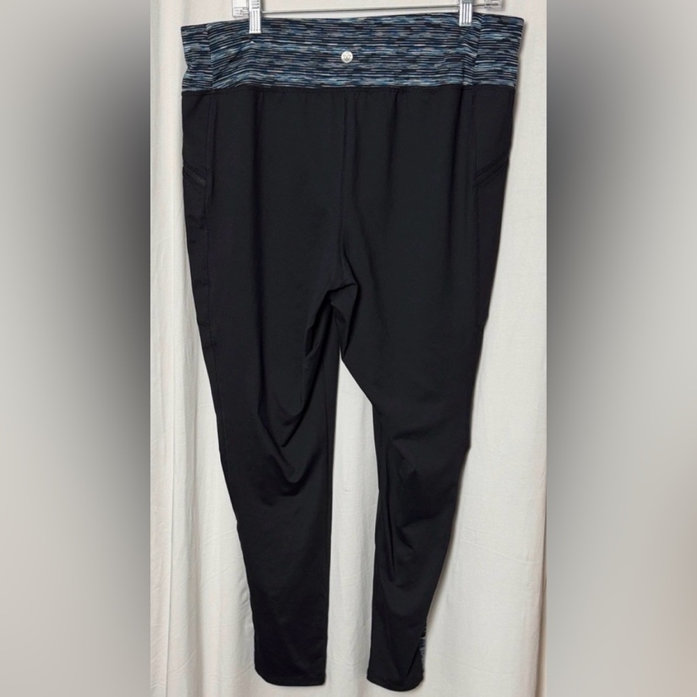 LIVI Lane Bryant Active Black and Blue Patterned High Waist Leggings Size 18/20 - Picture 5 of 8